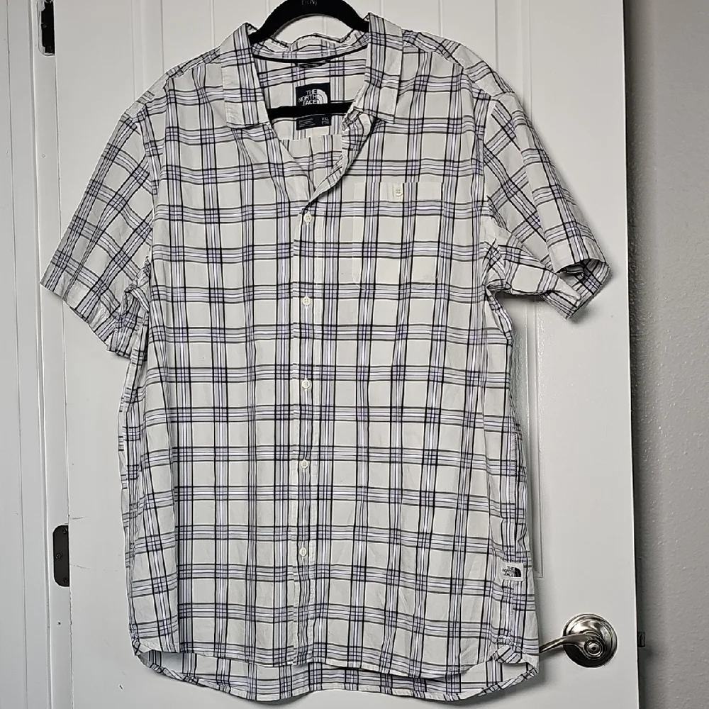 North Face XXL Casual White and Blue Button Down Shirt